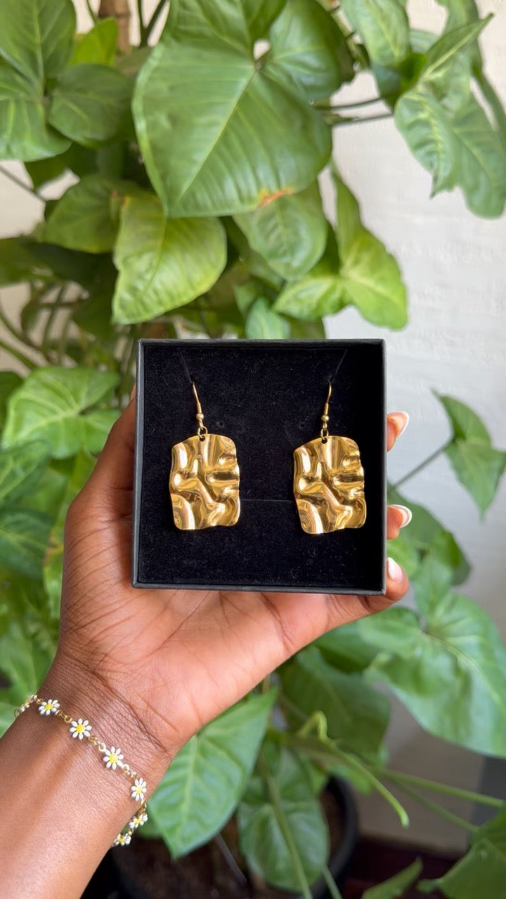 Abera Abstract Dangle