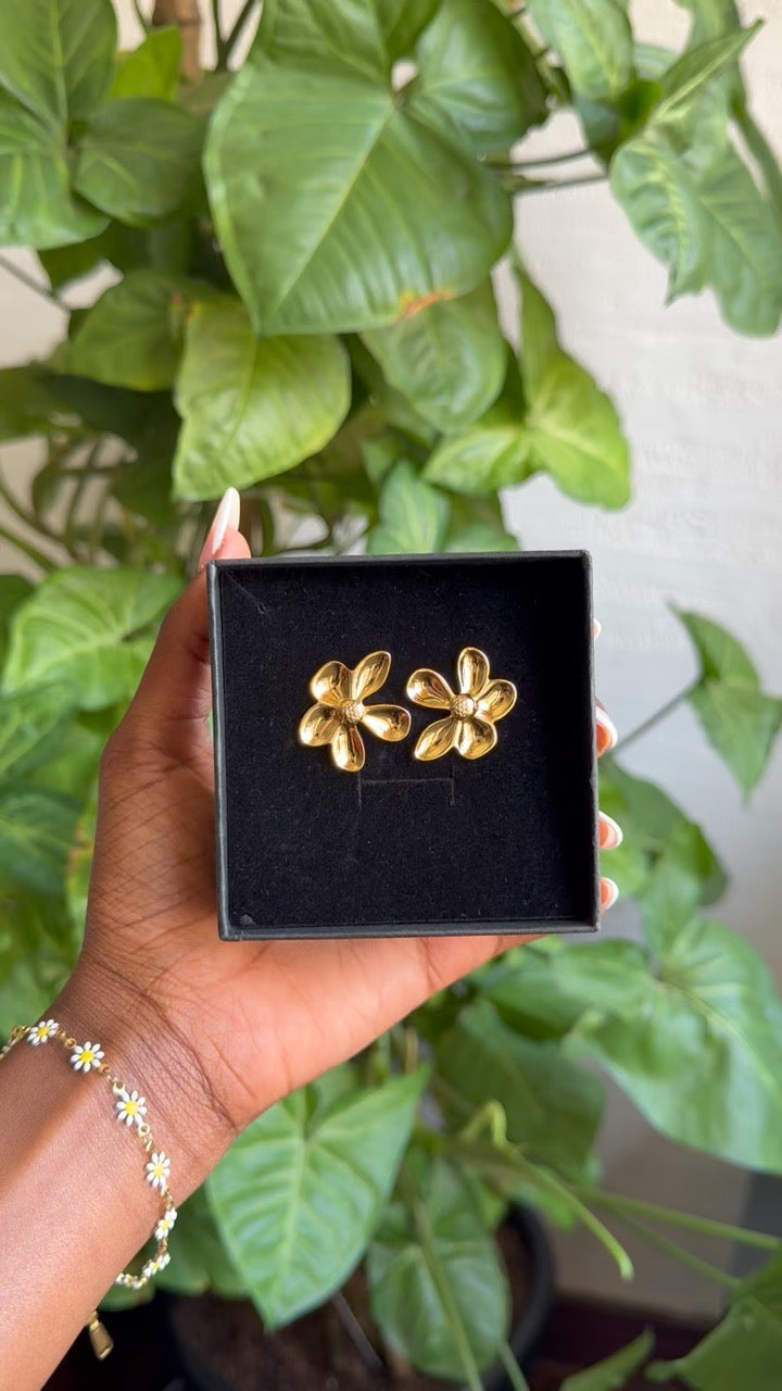 Pamba Floral studs