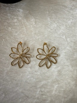 Akoth flower studs
