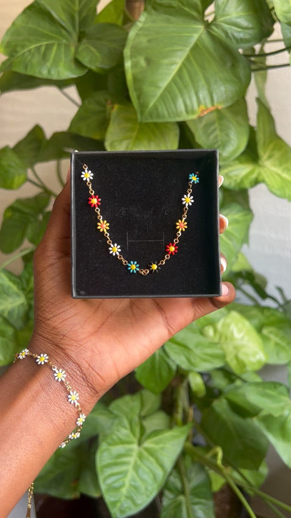 Floral orange neckalce