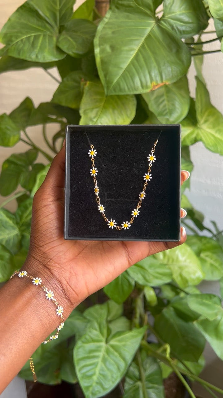 Daisy Floral Necklace