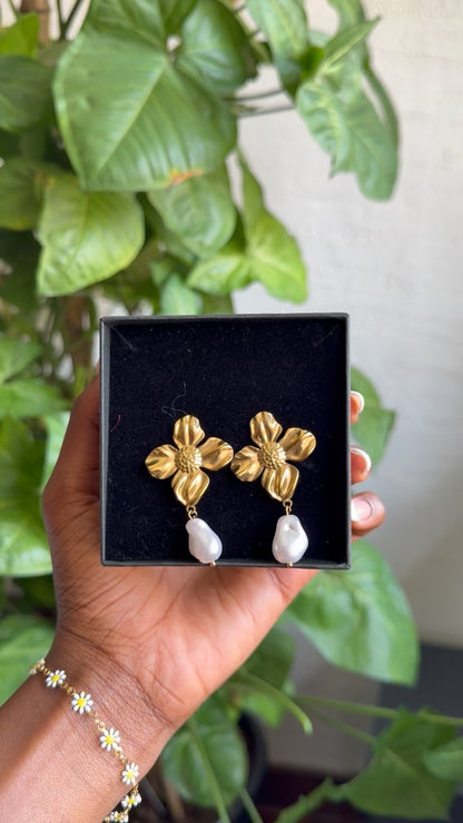 Akumu Floral Dangle