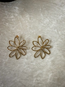 Akoth flower studs
