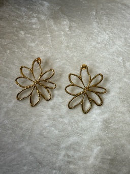 Akoth flower studs