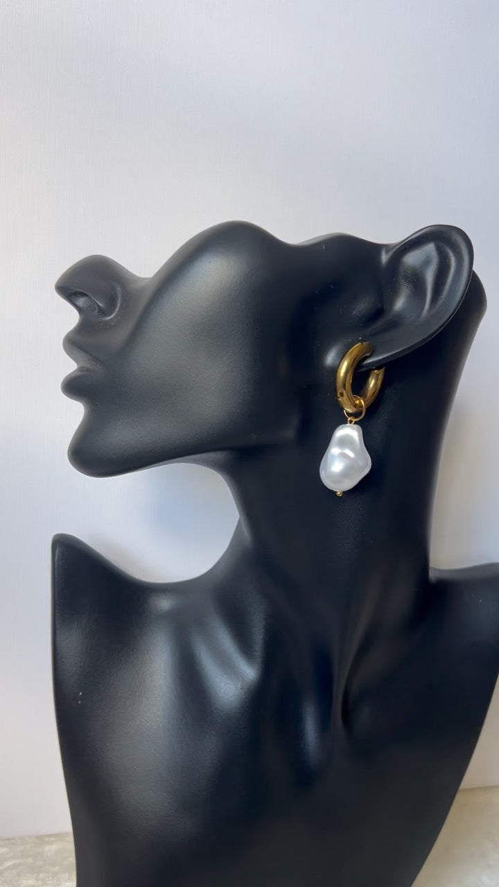Wendo Pearl Dangle