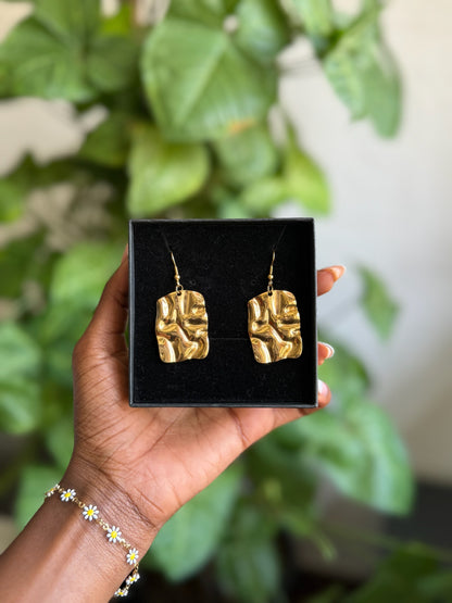 Abera Abstract Dangle