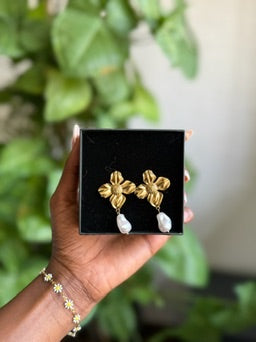 Akumu Floral Dangle