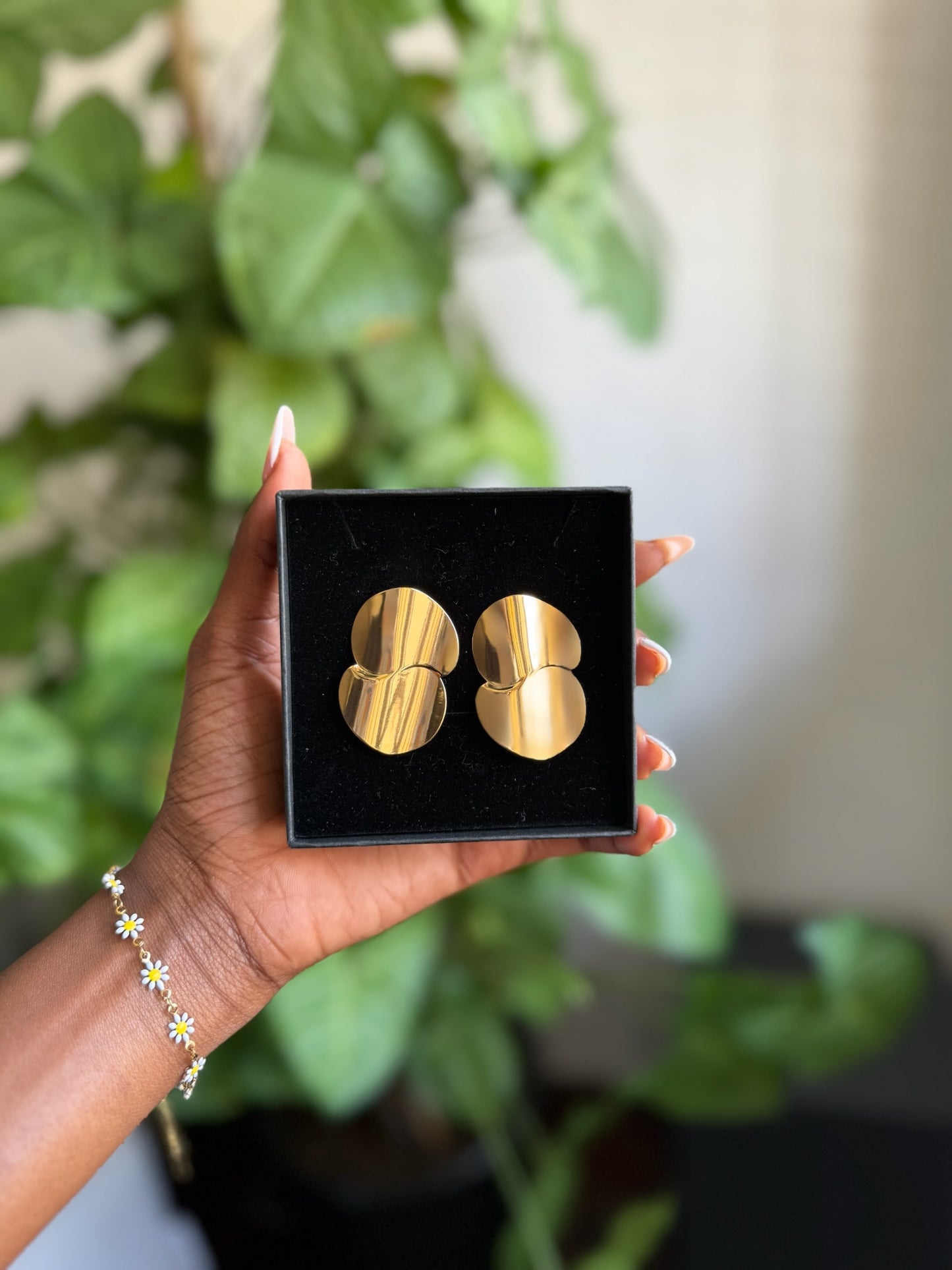 Adhis Gorgeous Corprate