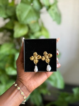 Akumu Floral Dangle